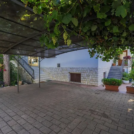 Ivanka By Interhome פורץ